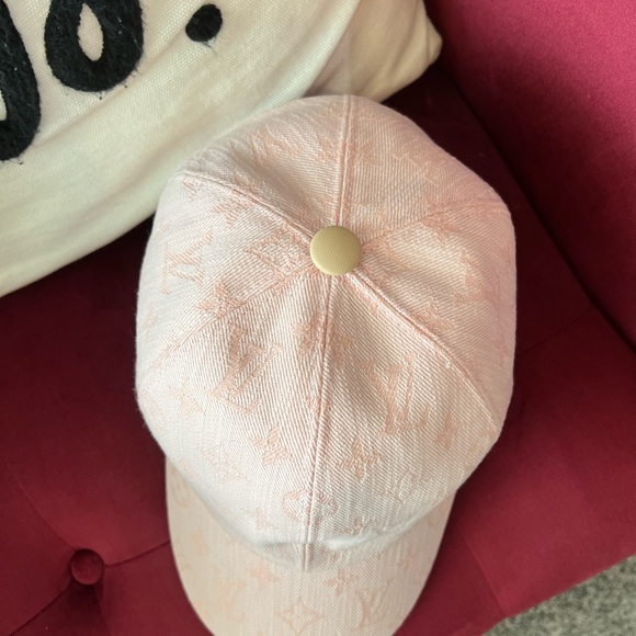 SOLD- Louis Vuitton Be My Cap size Large - Picture 3 of 12